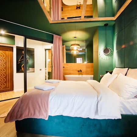 Green Velvet City Retreat Oradea Buitenkant foto