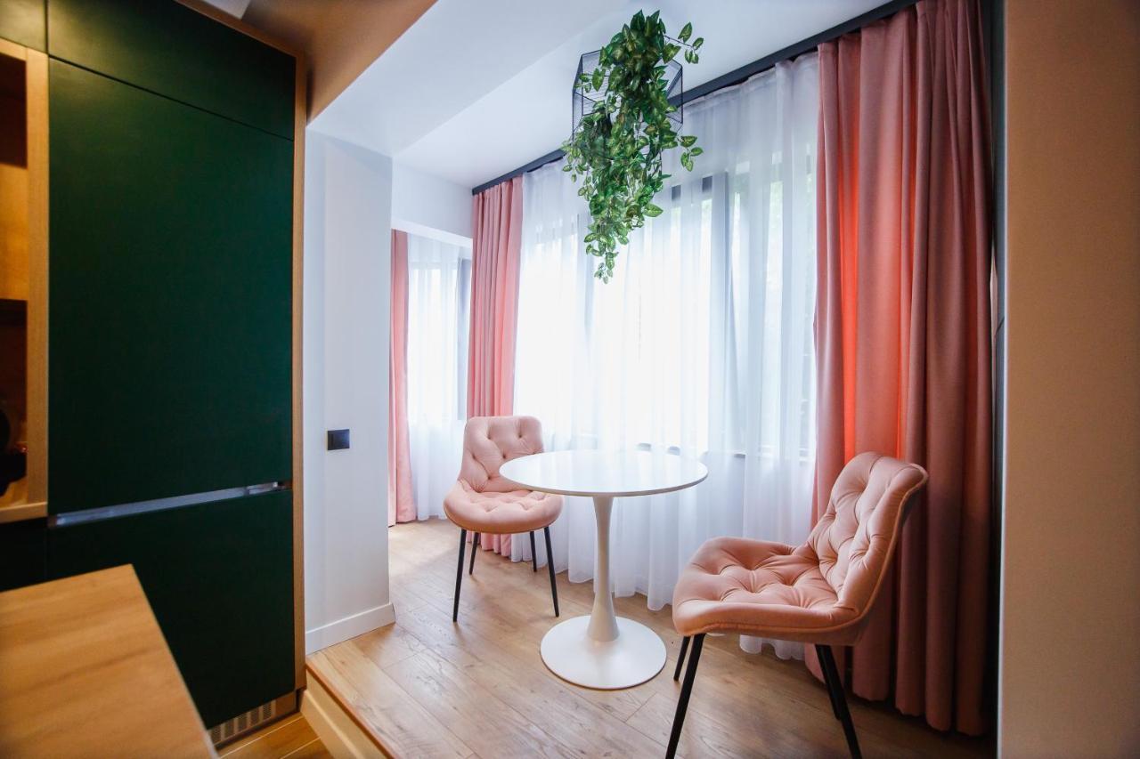 Green Velvet City Retreat Oradea Buitenkant foto