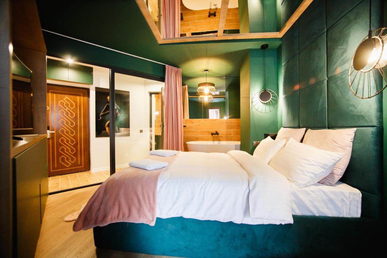 Green Velvet City Retreat Oradea Buitenkant foto
