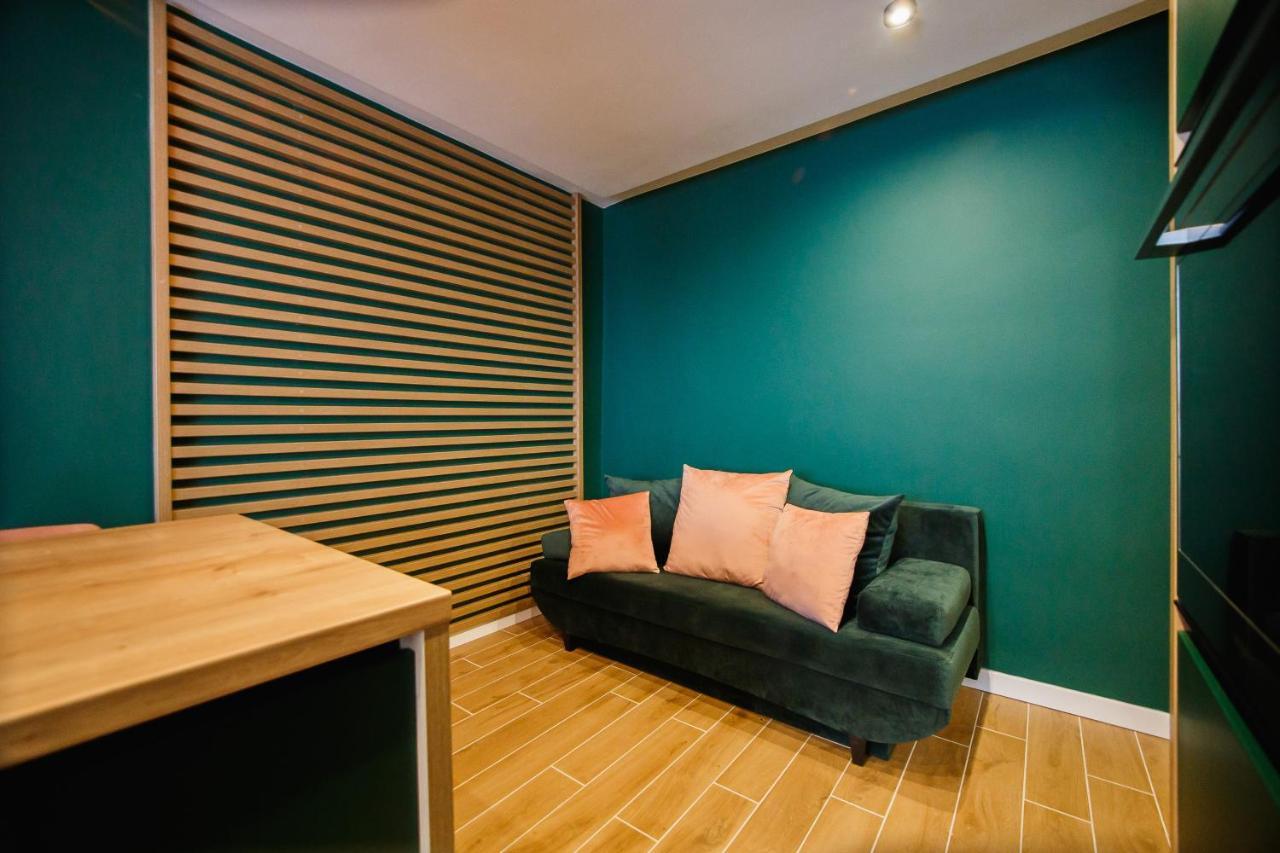 Green Velvet City Retreat Oradea Buitenkant foto