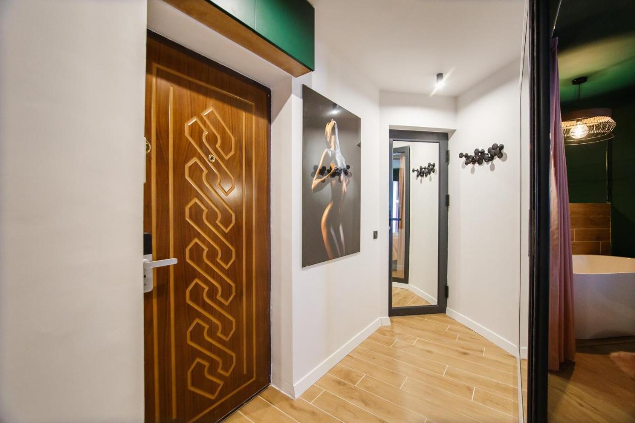 Green Velvet City Retreat Oradea Buitenkant foto