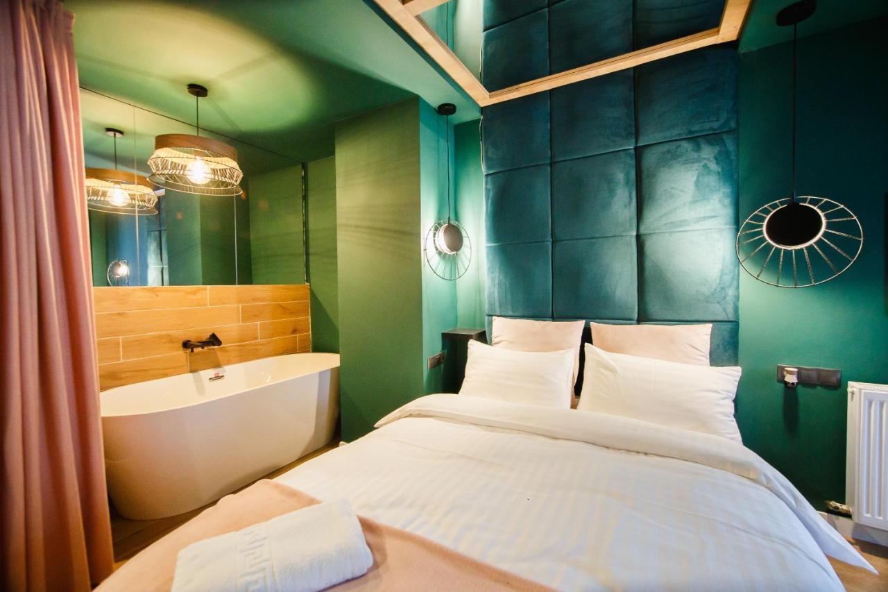 Green Velvet City Retreat Oradea Buitenkant foto