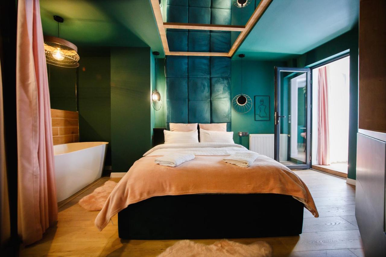 Green Velvet City Retreat Oradea Buitenkant foto